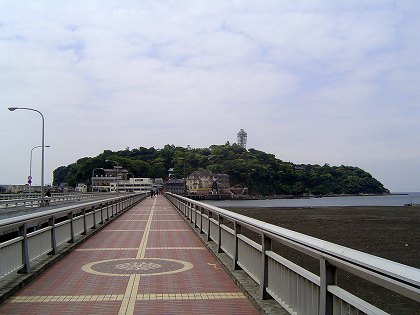 江ノ島へ続く道