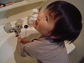 手を洗います。
