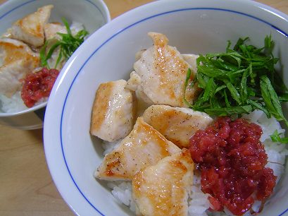 まなつのとりウメ丼