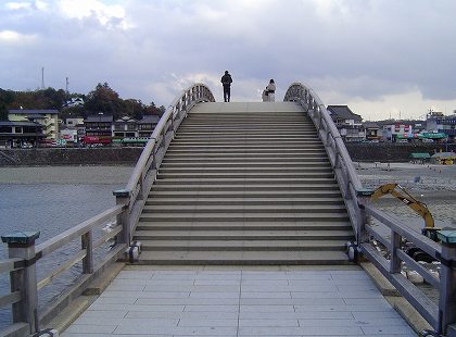 錦帯橋のおっとと階段